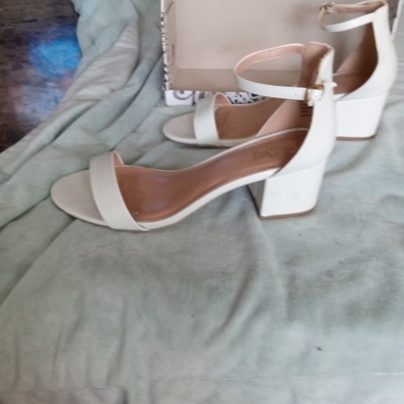 BRASH  NAOMI Shoes - BRASH   NAOMI WHITE OPEN TOE ANKLE STRAP STACKED HEEL  SIZE  9 1/2